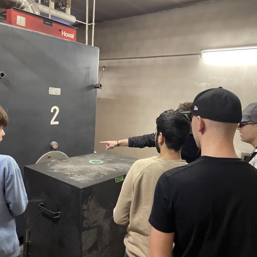 Heizraum mit Brennofen in der Mittelschule