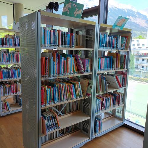 Die Bücherregale sind wieder neu befüllt
